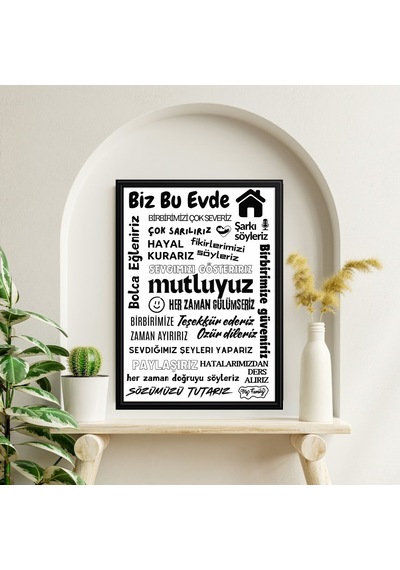 Bu Evde Her Zaman Gülümseriz Yazısı Beyaz Çerçeve Görünümlü Gri Zemin Beyaz Yazılı 40x55 Pvc 1mm