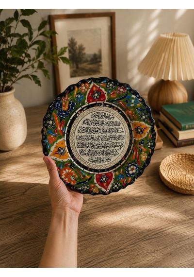 Ayetel Kürsi Çini Standlı Tabak 25 Cm El Yapımı Dekoratif Duvar Ve Masa Süsü