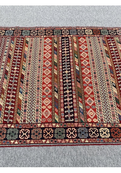 El Dokuması İran Kilimi 126x200 Renkli Motifli Yün Kilim