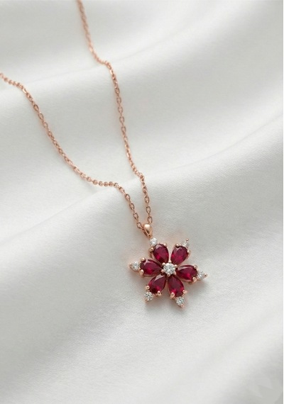 Çekirdekjewelry 925 Ayar Gümüş Ruby Taşlı Kamelya Çiçeği Kolye Rose