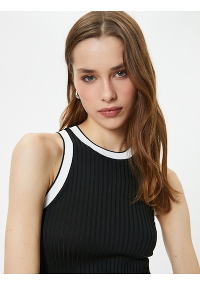 Koton Fitilli Atlet Halter Yaka Beyaz Çizgi Detaylı Siyah 4sak30042ht 4SAK30042HT999