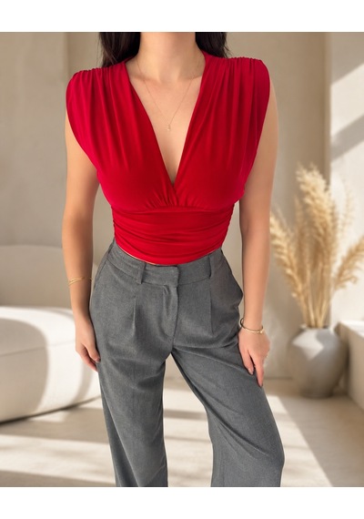 İkales Vatkalı Kolsuz V Yaka Drapeli Crop Bluz Likralı Fit Kırmızı
