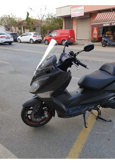 Motocam Sym Joymax 250 İ Ön Cam 2013-2016 Model 54cm Şeffaf Renkli 4mm Sportif
