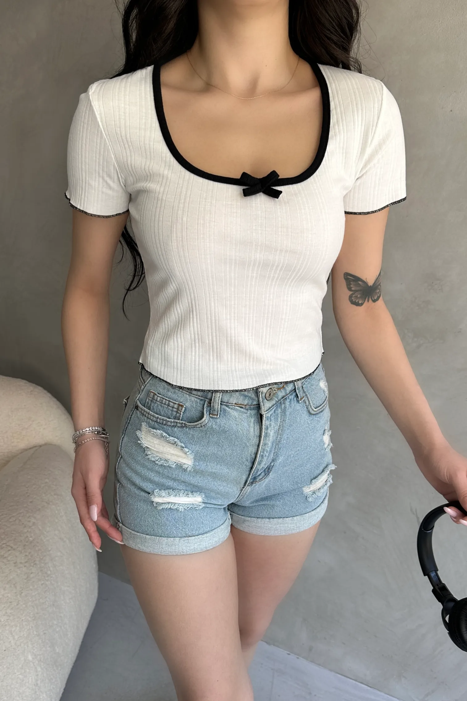 Nido Havuz Yaka Biye Detaylı Crop Bluz Beyaz