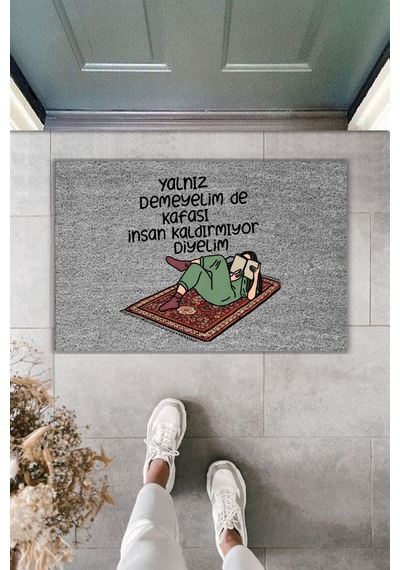 Rugmood Modern Dijital Baskı Paspas - Yanlız Demeyelim De Kafası Kaldırmıyor - Kapı Önü Paspası Gri