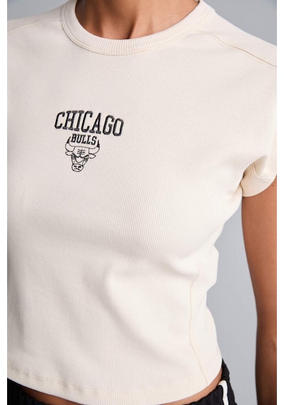 DeFactoFit NBA Chicago Bulls Standart Fit Bisiklet Yaka Nakış Baskı Fitilli Kaşkorse Kısa Kollu Tişört E3829AX25SMBG700
