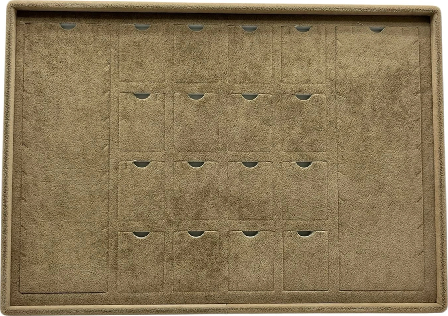 Süet Kumaş Kahve 34-24 Cm Ayaklı 18 Pedli Kolye Tabla Stand