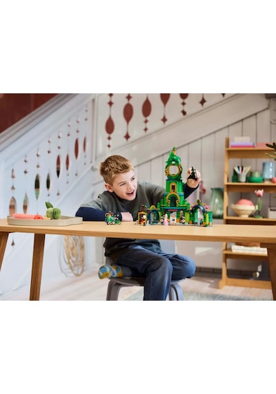 LEGO® Wicked Emerald City’ye Hoş Geldiniz 75684 - 9 Yaş ve Üzeri Çocuklar için Oyuncak Yapım Seti (945 Parça)