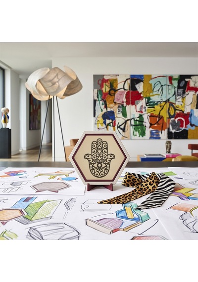 Zarif Hamsa Motifli Masaüstü Dekoru, Ofis Alanına Ferahlık Ve Modern Bir Şıklık Katan Tasarım 10x10 Cm, Pudra