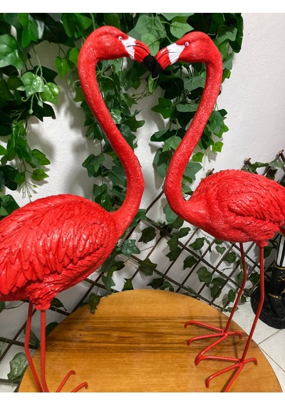 Kırmızı Flamingo Romantizmi: Sevgililer Günü Hediyesi