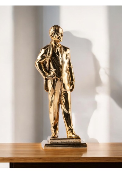 Polyester Kaplama Ayakta Duran Mustafa Kemal Atatürk Dekoratif Biblo - Gold
