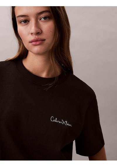 Calvin Klein Kadın Regular Fit Yuvarlak Yakalı %100 Pamuklu Kısa Kollu Siyah T-shirt Lv047e809g-ub1-12826 Siyah Calvin Klein Kadın Regular Fit Yuvarlak Yakalı %100 Pamuklu Kısa Kollu Siyah T-shirt Lv047e809g-ub1-12826 Siyah
