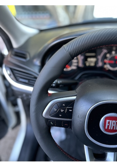Fiat Egea Araca Özel Direksiyon Kılıfı Nokta Karbon Kırmızı Diki