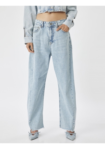 Koton Balon Kot Pantolon Kesik Paça Yüksek Bel Crop Boy Düğmeli Pamuklu - Balon Fit Jean Açık İndigo 5wal40117md Açık İndigo Koton Balon Kot Pantolon Kesik Paça Yüksek Bel Crop Boy Düğmeli Pamuklu - Balon Fit Jean Açık İndigo 5wal40117md Açık İndigo