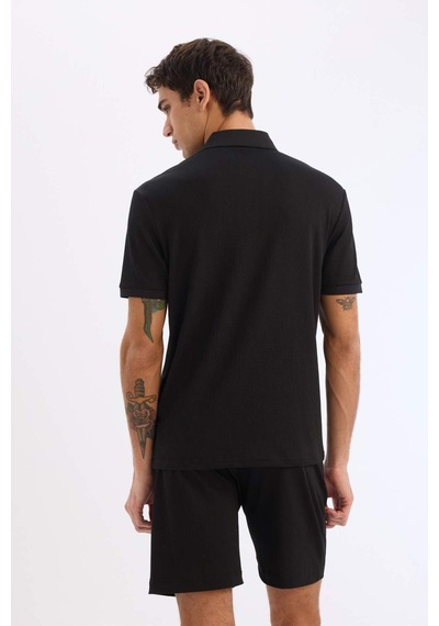 DeFacto Slim Fit Dar Kesim Polo Yaka Dokulu Kısa Kollu Krinkıl Siyah Tişört E1222AX25SMBK81