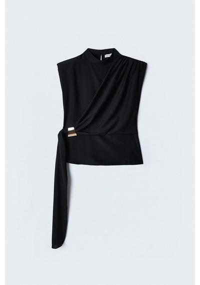 Sateen Kuşak Detaylı Aksesuarlı Bluz - Siyah-137610