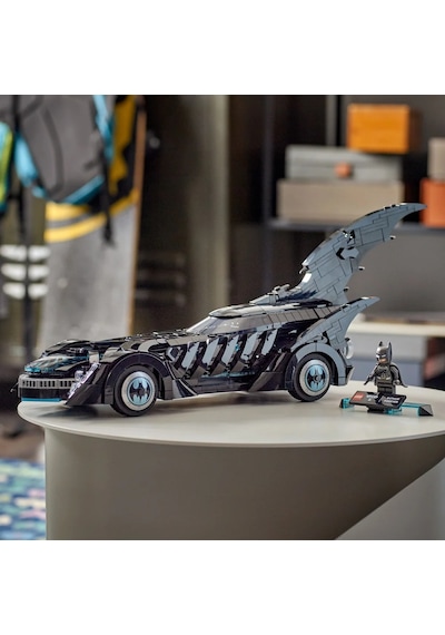 LEGO® DC Batman™: Batman Forever™ Batmobile™ 76304 - 12 Yaş ve Üzeri için Dekoratif Oyuncak Yapım Seti (909 Parça)
