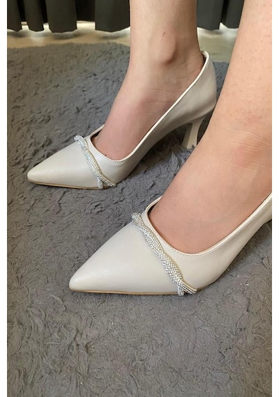 Kadın Krem Cilt Taş Detaylı Sivri Burun 7,5 Cm Topuklu Stiletto Krem