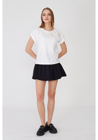 Sortie Collection Göğsü Fiyonk Nakışlı Yırtmaçlı Modal Basic Tişört Ekru Sortie Collection Göğsü Fiyonk Nakışlı Yırtmaçlı Modal Basic Tişört Ekru