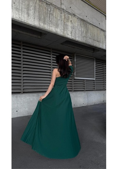 DefyModa Kadın İnce Krep Kumaş Tek Omuz Pile Detaylı Abiye Elbise Zümrüt
