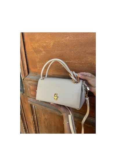 Just Polo Kadın Yeni Sezon Aksesuar Detaylı Çapraz Ayarlanabilir Askılı Şık El & Omuz Çantası Ebat 22 X 11 Cm Vizon