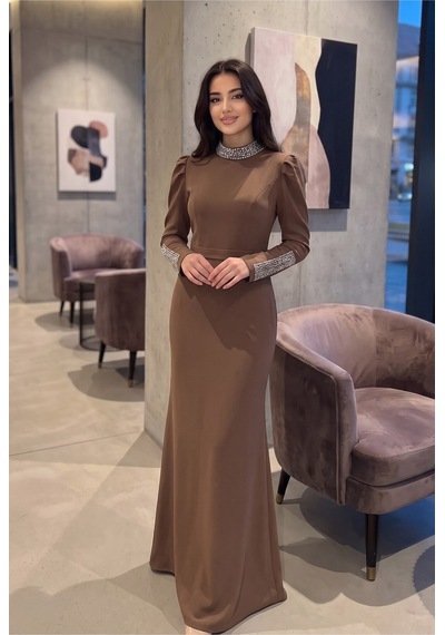 Dorne Moda Taş İşlemeli Yaka Ve Kol Detaylı Uzun Davet Elbisesi Kahverengi Kahverengi Dorne Moda Taş İşlemeli Yaka Ve Kol Detaylı Uzun Davet Elbisesi Kahverengi Kahverengi