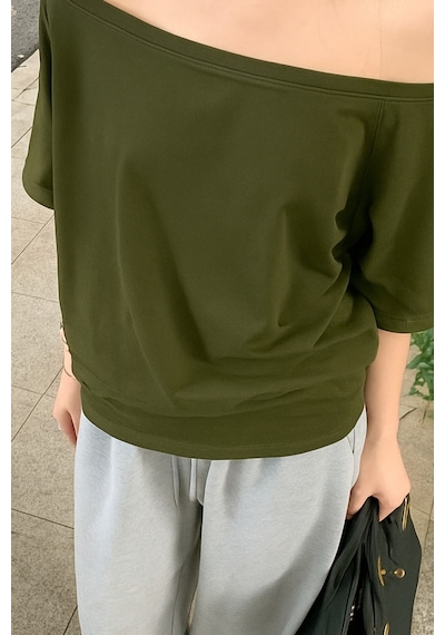 Haki Kadın Düşük Omuz Kayık Yaka Oversize T-shirt Haki
