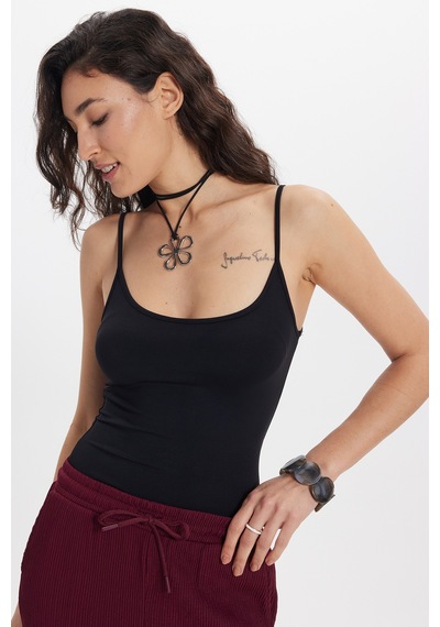 Tudors Kadın Slim Fit Dar Kesim Pamuklu Likralı İnce Askılı Siyah Atlet-50606