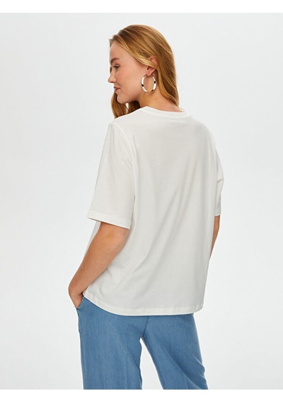 Faik Sönmez Jean Aplike Ve Zincir Nakışlı Yuvarlak Yaka Pamuklu T-shirt S25tsh082 Us25tsh08273 Ekru Faik Sönmez Jean Aplike Ve Zincir Nakışlı Yuvarlak Yaka Pamuklu T-shirt S25tsh082 Us25tsh08273 Ekru