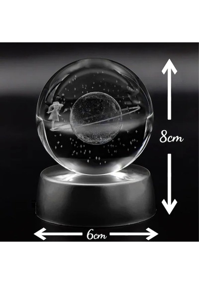 İsme Özel Satürn Çemberinde Yürüyen Kız Işıklı Cam Küre 8cm 6cm K