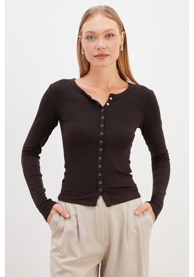 Fullamoda Önü Çıtçıtlı Ribanalı Slim Fit Bluz Kahve