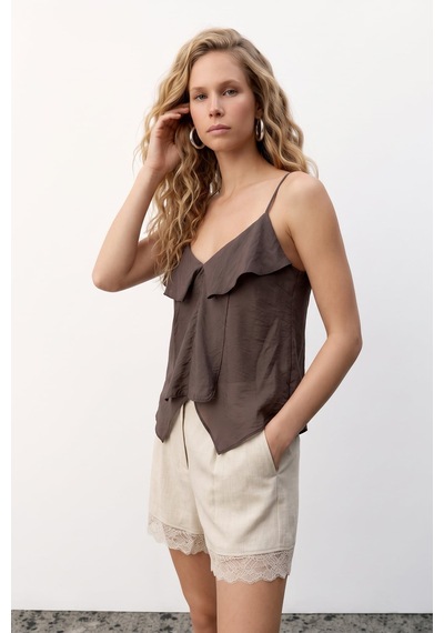 Sateen Fırfır Detaylı Askılı Bluz - Kahve-137722
