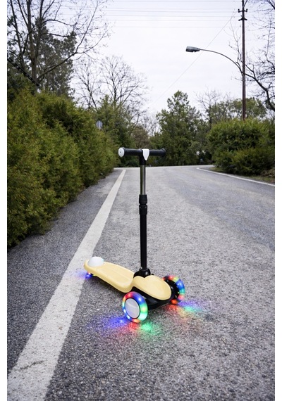 Scooter Pro Katlanabilir 3tekerli Led Işıklı 3kademeli Direksiyon 50kğ Taşıma Kapasiteli 3+yaş Sarı