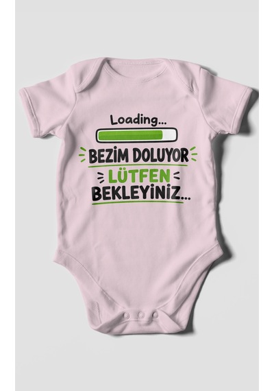 Morivokids Bezim Doluyor Lütfen Bekleyiniz Kısa Kollu Bebek Body %100 Pamuk Bebe Pembe
