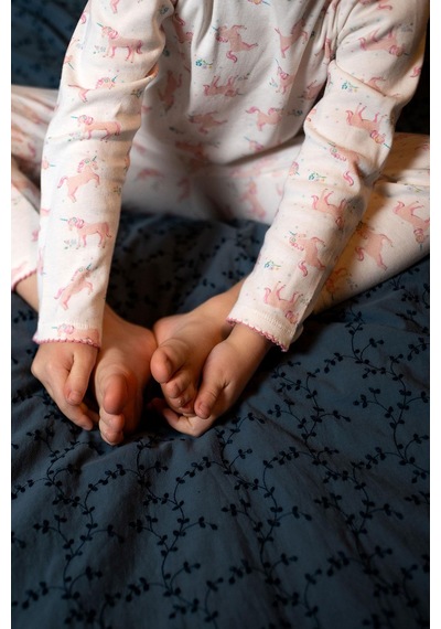 Antebies Organik Gots Sertifikalı Unicorn Masalı Desenli, Uzun Kollu Tişört, Bel Lastikli Taytlı Kız Çocuk Pijama Takımı Pembe Antebies Organik Gots Sertifikalı Unicorn Masalı Desenli, Uzun Kollu Tişört, Bel Lastikli Taytlı Kız Çocuk Pijama Takımı Pembe