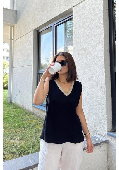 WeShaya Siyah Hasır Detaylı V Yaka, İthal Müslin Kumaş, Basic Kesim, Salaş Kolsuz Bluz & Atlet Siyah WeShaya Siyah Hasır Detaylı V Yaka, İthal Müslin Kumaş, Basic Kesim, Salaş Kolsuz Bluz & Atlet Siyah