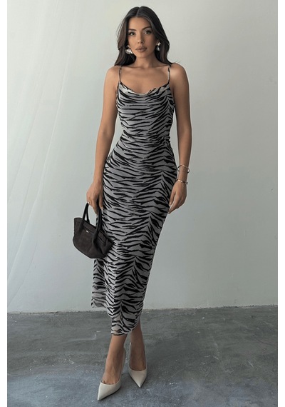 Paw Garage Kadın Megan Zebra Desenli Degaje Yaka Ayarlanabilir Askılı Astarlı Elbise Zebra Paw Garage Kadın Megan Zebra Desenli Degaje Yaka Ayarlanabilir Askılı Astarlı Elbise Zebra