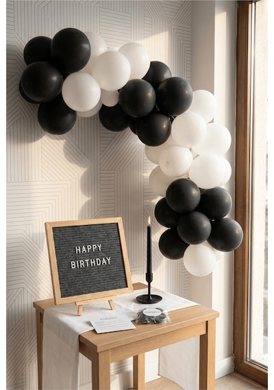 Siyah Beyaz Şık Doğum Günü Süsleme Classic Set Koyu Gri Keçe Yazı Panosu Standlı Pompa Balon Zincirli Çocuk