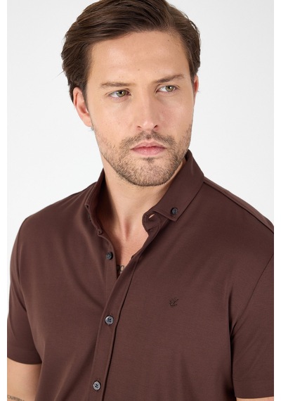 İmza Koyu Kahverengi Kısa Kol Düğmeli Yaka Cepsiz Performans Ürün Slim Fit Gömlek 1004250256 Koyu Kahverengi İmza Koyu Kahverengi Kısa Kol Düğmeli Yaka Cepsiz Performans Ürün Slim Fit Gömlek 1004250256 Koyu Kahverengi