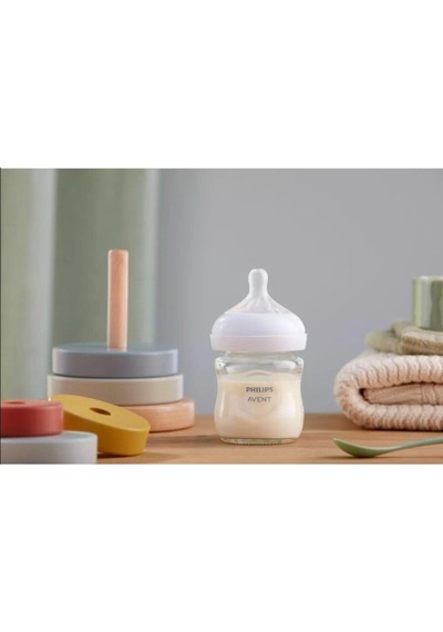 Philips Avent Doğal Tepkili Cam Biberon, 120 Ml, 0 Ay+, Akıtmaz Emzik, Kolik Ve Gaz Önleyici, Bpa İçermez, Scy930/0
