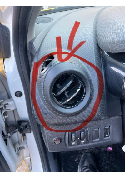 Renault Clio 4 Yan Havalandırma Izgara Kapağı -