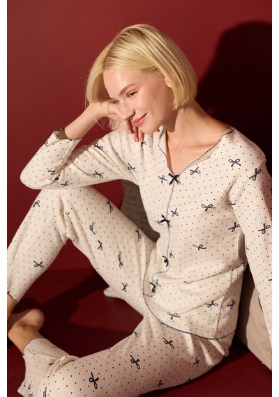 Fullamoda Puantiyeli Fiyonklu V Yaka Pijama Takımı Ekru