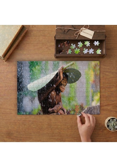 Yağmurdan Yaprak İle Korunan Sevimli Maymuncuk Tasarımı 240 Parça Ahşap Puzzle Ahşap Kutuda Mpy50296