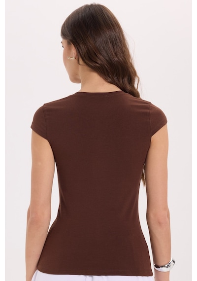 Tudors Kadın Slim Fit Dar Kesim Pamuklu Likralı Bisiklet Yaka Ay Kol Kahverengi Tişört-51124