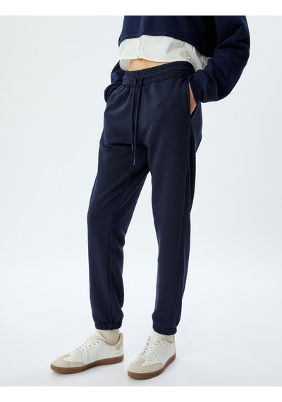 Koton Jogger Eşofman Altı Cep Detaylı Beli Bağcıklı Nervürlü Rahat Kalıp Lacivert 5wal40026ık Lacivert Koton Jogger Eşofman Altı Cep Detaylı Beli Bağcıklı Nervürlü Rahat Kalıp Lacivert 5wal40026ık Lacivert