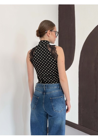 Verymoda Puantiyeli Balıkcı Yaka Sıfır Kol Dantel Detaylı Bluz D3014 Siyah