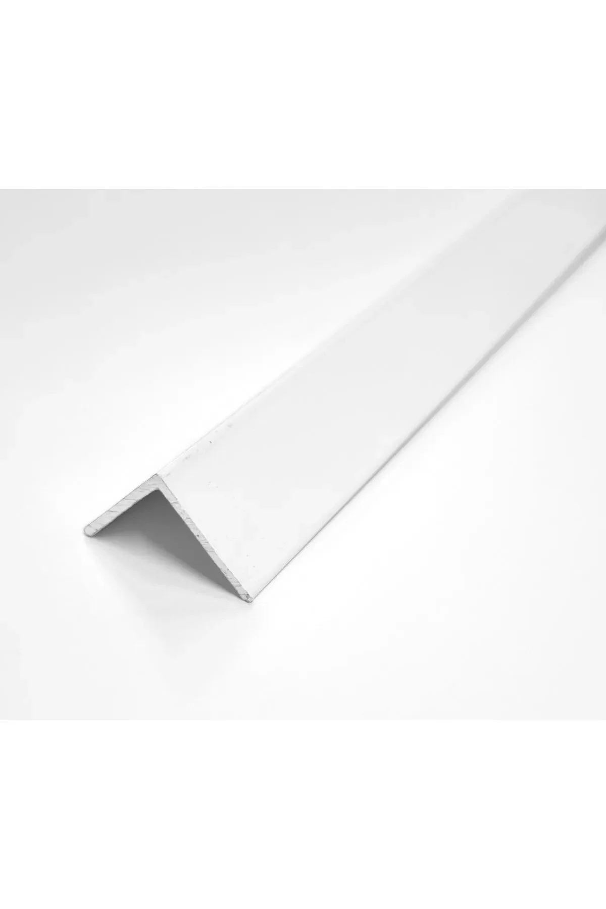 Metal Merdiven Basamak Profili Çıtası Köşebenti Pahlı Bitim Profili 3cm 3cm 2,7m -