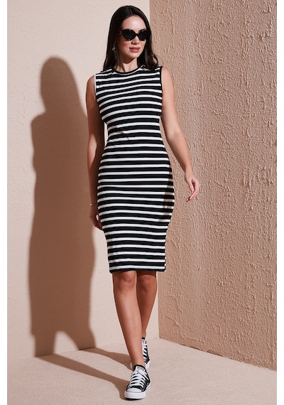 Lela Pamuklu Slim Fit Bisiklet Yaka Çizgili Bayan Elbise 5866168 Siyah-Beyaz