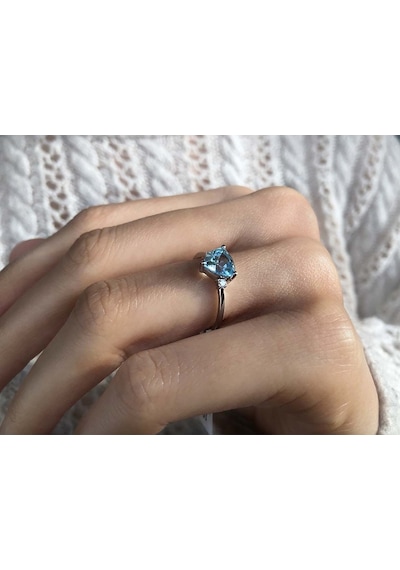 Sirius Pırlanta Ve Üçgen Kesim Sky Blue Topaz Taşlı Yüzük 0831R00