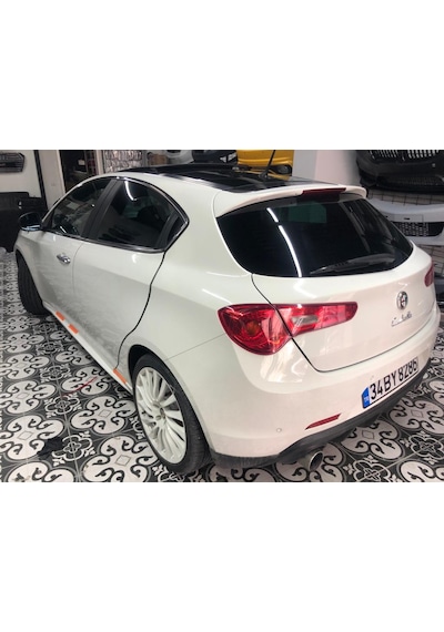 Alfa Romeo Giulietta Yan Marşpiyel Plastik Boyasız Nam Tunıng Garage
